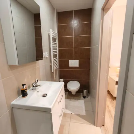 Axiom - Astra 1 Apartment *